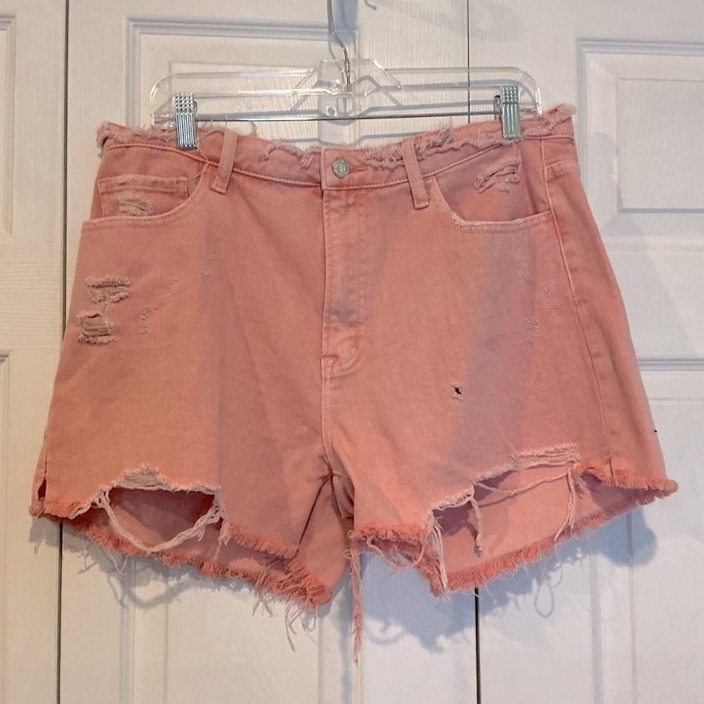 🩷 Vervet Pink Distressed Denim Shorts - 16